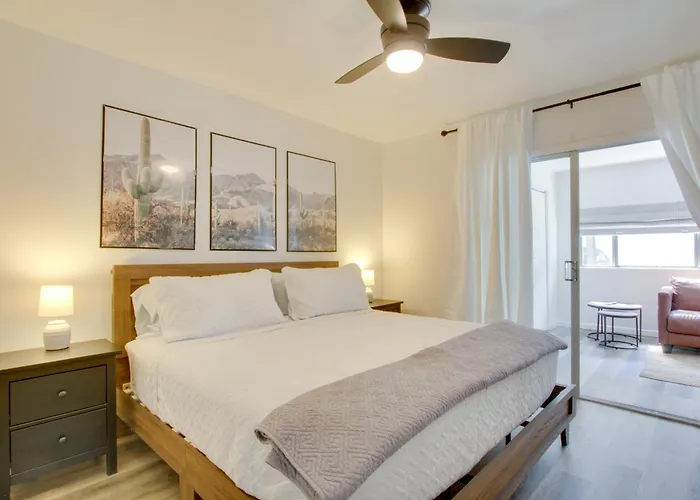 Walk To Papago Park: Condo W/ Community Perks!
