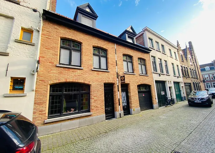 Central Bruges Home With 4 Ensuites