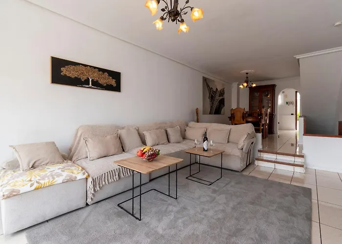 Villa Tricia 6 Bedroom Las Americas