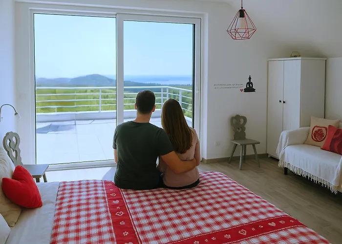 JANÉA Deep Red House