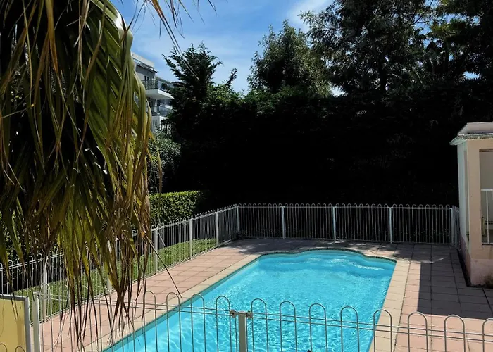 Apt With 2 Bedrooms, Terrace, Pool & Parking