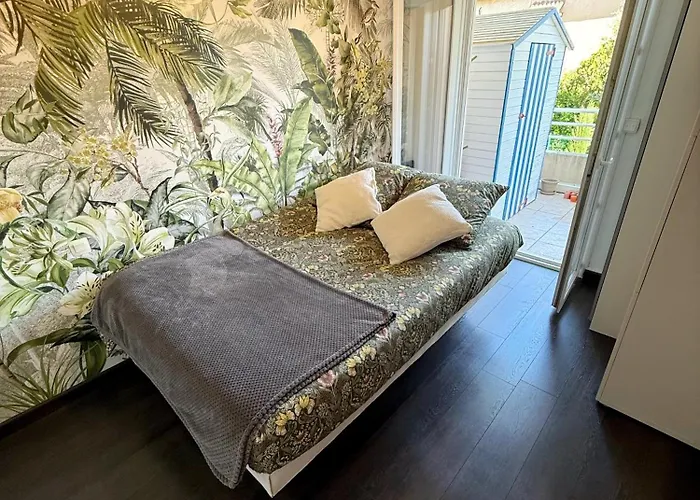 Apt With 2 Bedrooms, Terrace, Pool & Parking