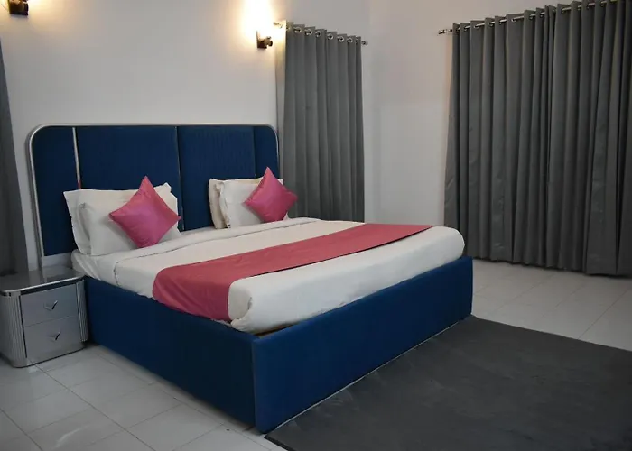Entire 3Bhk Duplex Villa Golf Course Road