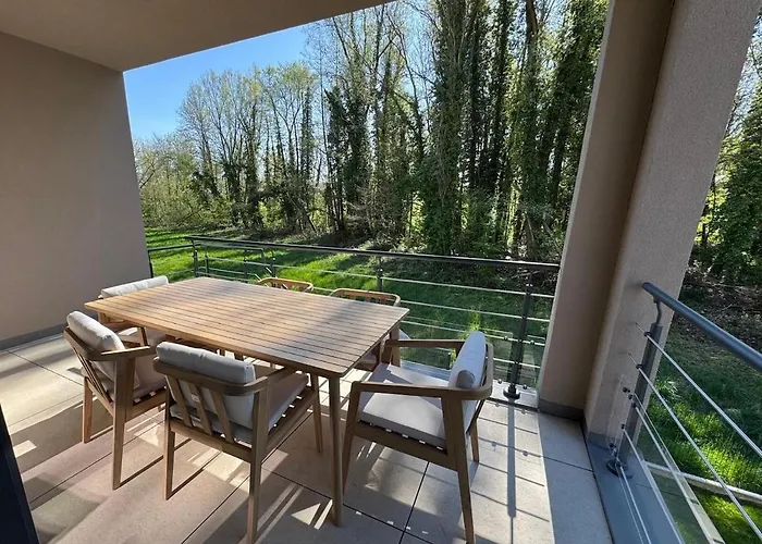 Superbe Maison Au Calme Avec Stationnement Gratuit
