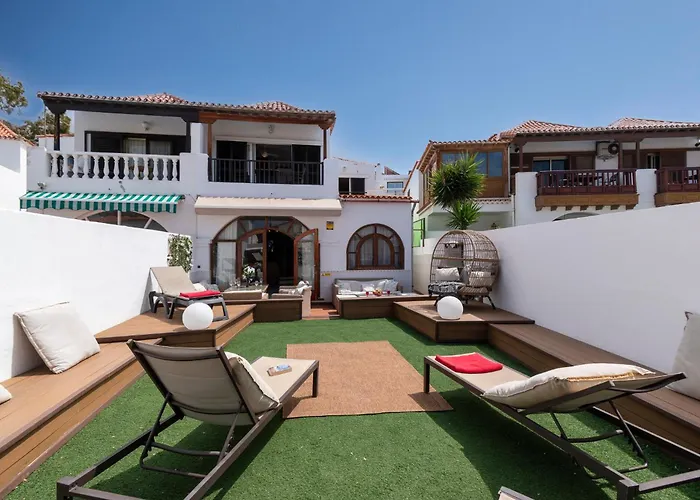 Villa Tricia 6 Bedroom Las Americas