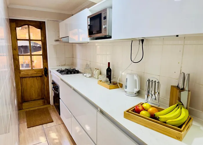 Private Villa With Pool And Jacuzzi, 12 Minutes From The Airport