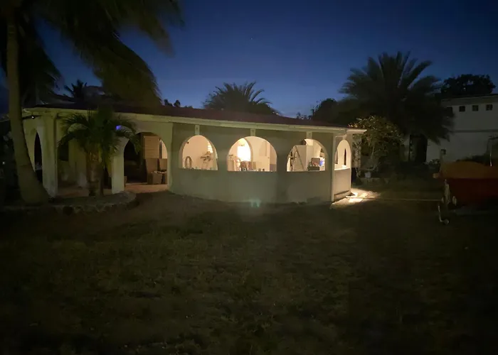 The Beach House And 2 Appartments For Full Or Separate Rental, All With A Private Beach