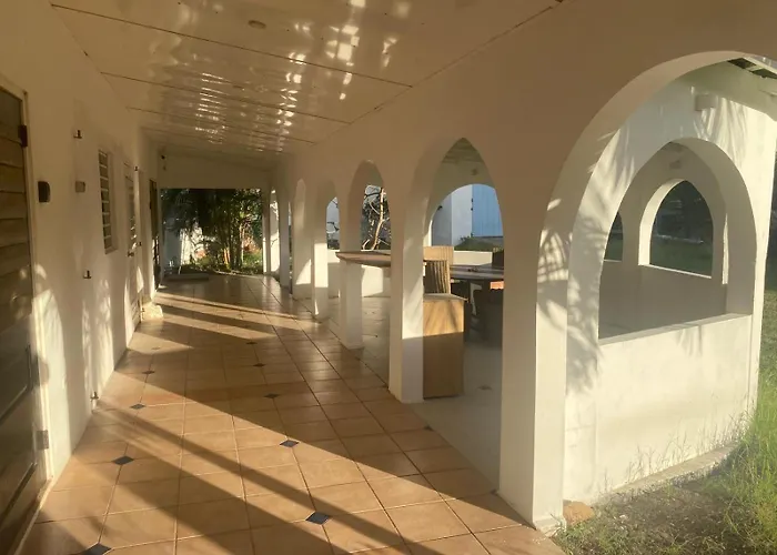 The Beach House And 2 Appartments For Full Or Separate Rental, All With A Private Beach