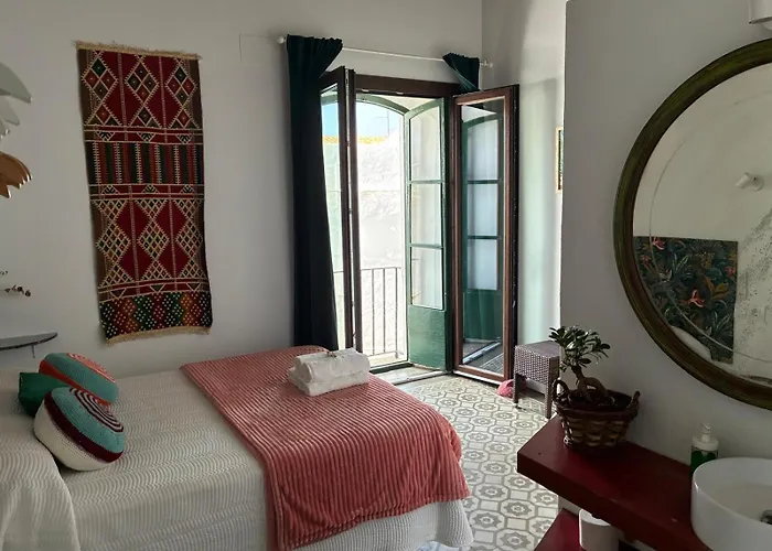 Dona Lola Rooms