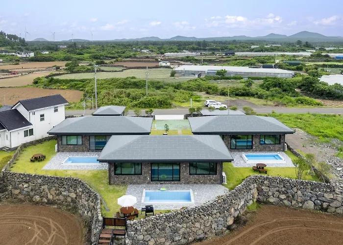 Gimnyeong Stonewall Private Pool Villa