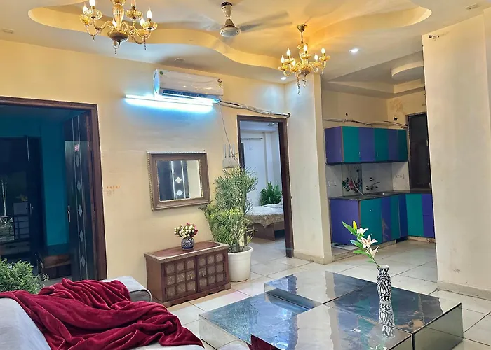 Entire Floor 3Bhk On Main Road