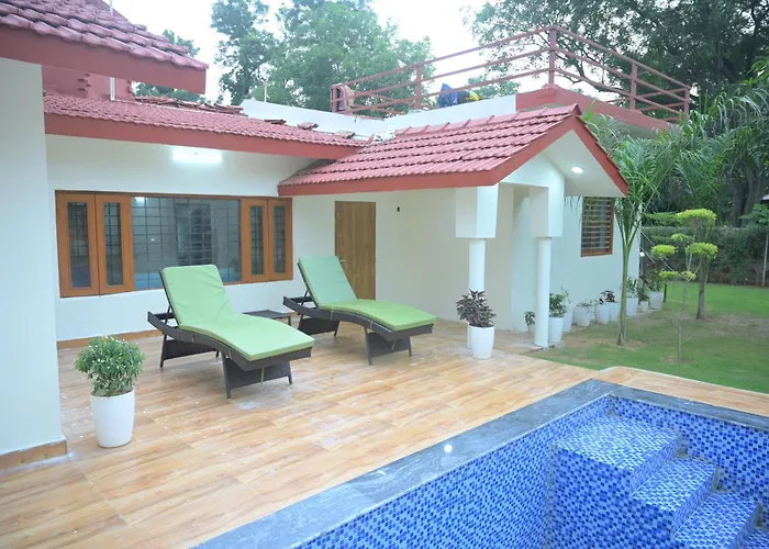 Aravali Farm Gurgaon, 3 Bedroom Villa With Lawn Barbeque Grill And Pool
