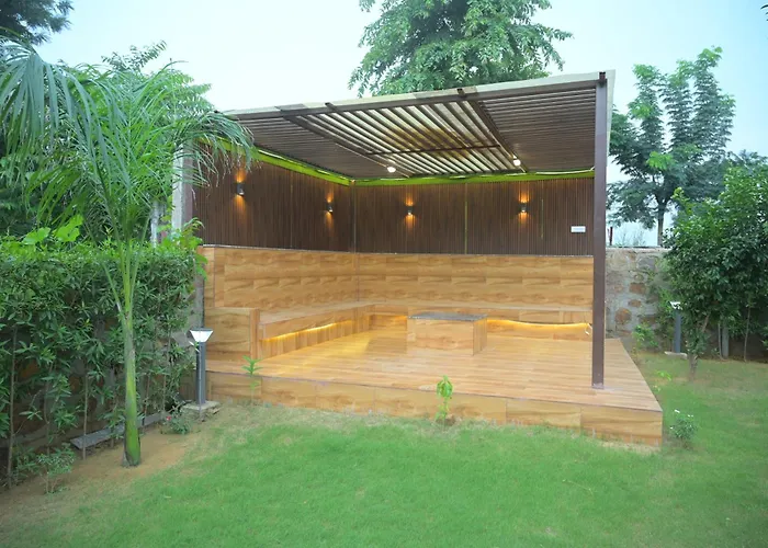Aravali Farm Gurgaon, 3 Bedroom Villa With Lawn Barbeque Grill And Pool