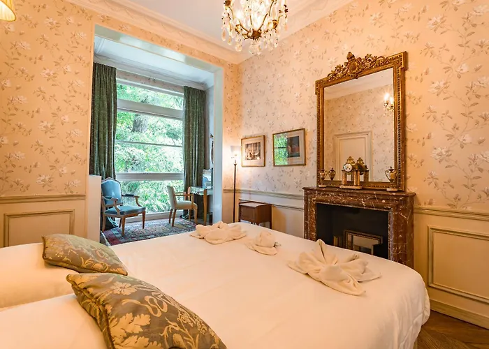 Victor Hugo - Charmante Villa De Luxe