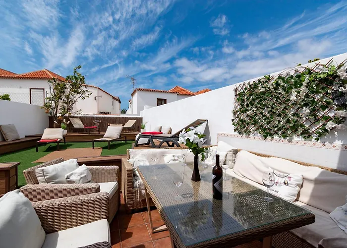 Lovely 6 Bedroom Villa Communal Heated Pool