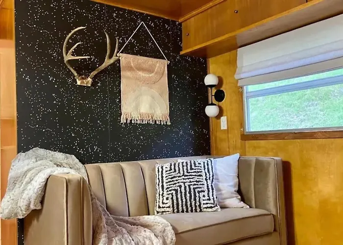 Vintage Spartan-Retro Farm Stay W Ev Charger