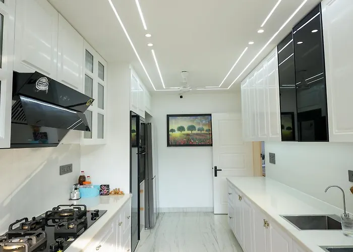 Luxury 5 Bhk Duplex Villa With Jacuzzi