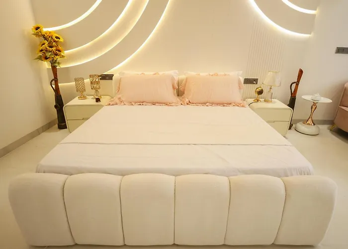 Luxury 5 Bhk Duplex Villa With Jacuzzi