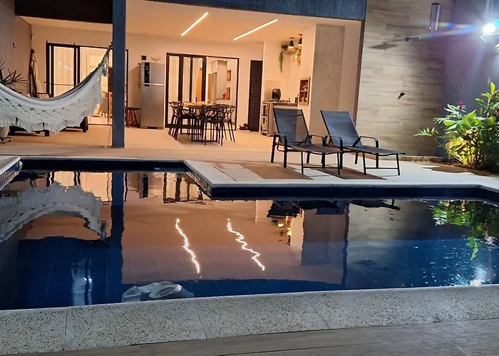 Suite Tripla Com Vista Piscina Em Casa Familiar De Luxo Em Itaipu