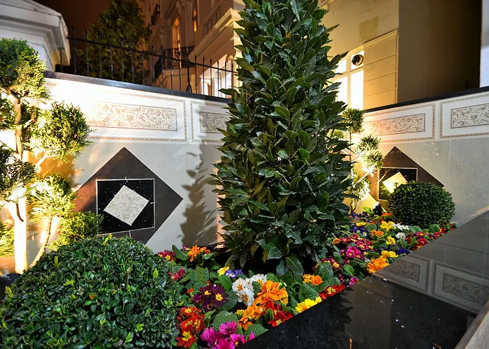 Hyde Park Apartments