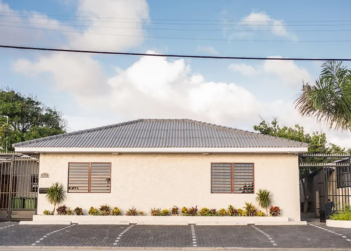 Pier Beach Inn & Suites