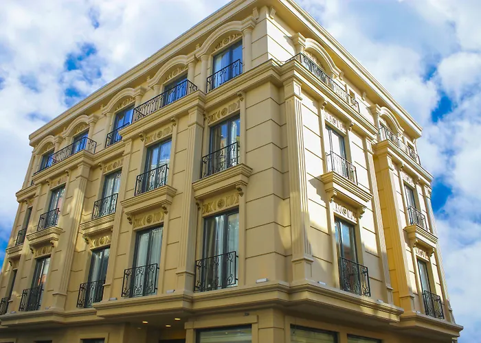 Deluxe Newport Hotel - Old City