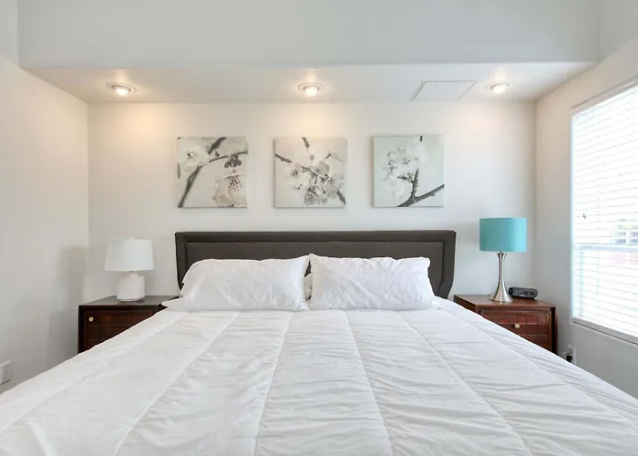 Downtown Pismo Beach Modern Updated Single-Level