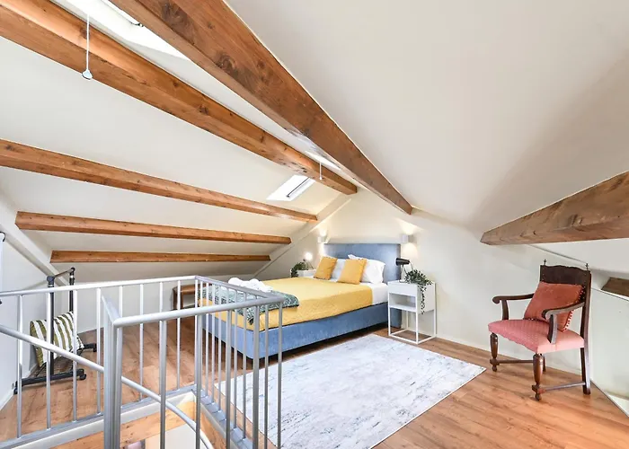 Cosy Housetypical Space In Porto By Su E Luis