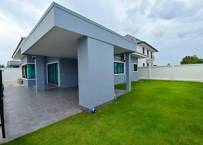 Villa 3 Bedrooms in Central Hua Hin Near Beach