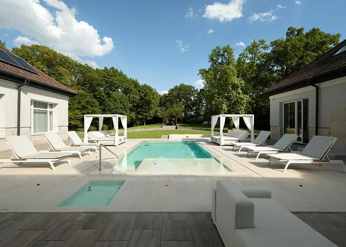 Avalon Luxury Villa