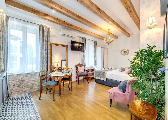 Le Monde - Vintage Accommodation