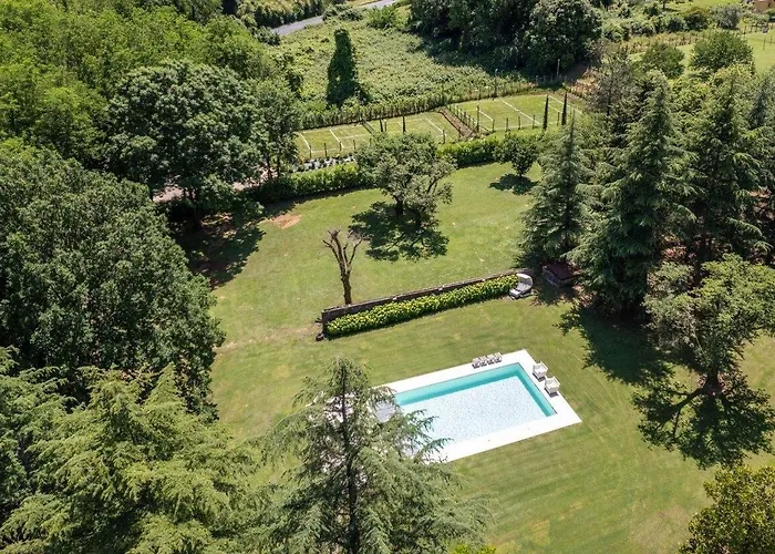 Villa Vittoria ,Tennis Court, Pool , Jacuzzi & Gym