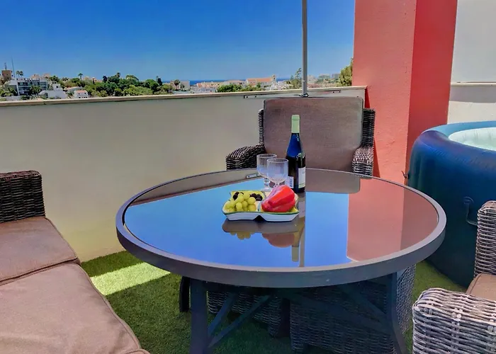Apartment Beta - 2 Bedrooms, Private Rooftop Patio With Hot Tub, Bbq And View