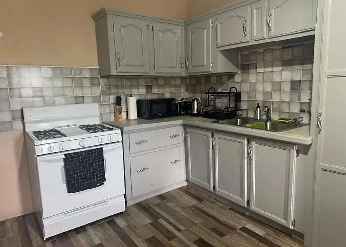 Golden Palms Apartment