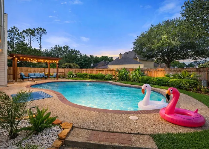 Amazing Bay Villa Near Nasa With Pool & Pool Table