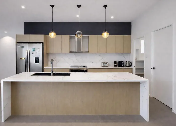 Modern 4Br 3Bath Duplex Near Train Station Stylish Comfortable