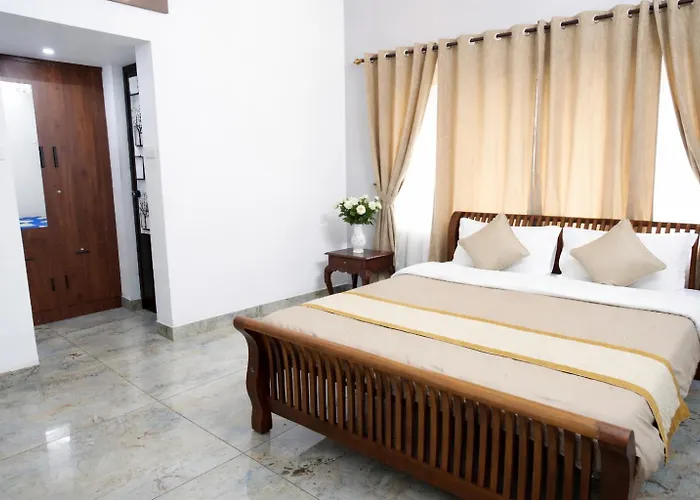 Pathiramanal Service Villas
