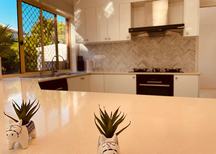 Carindale Family Home, Private Pool, Leisure Accommodation