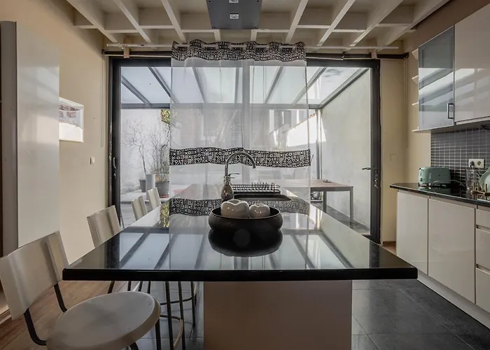 Kweni House