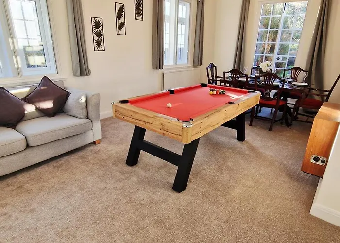 Spacious 4 Bedroom Detached Home In Iffley Village