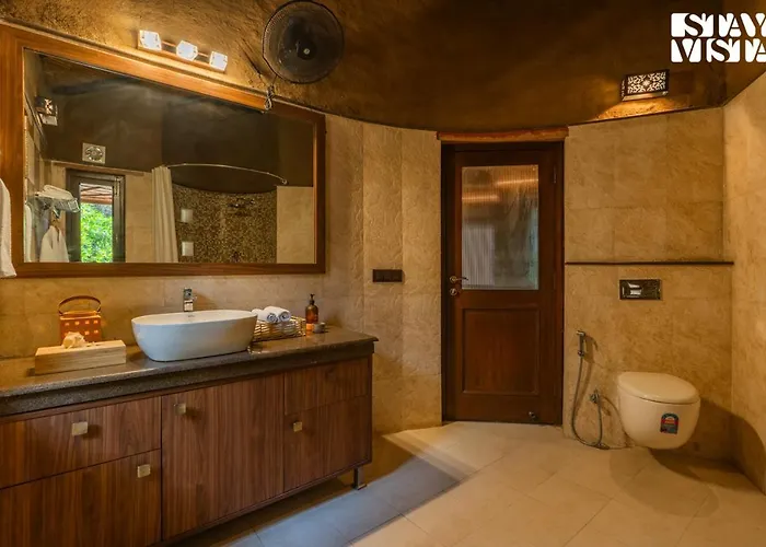 Stayvista At The Birdwood Estate With Gym And Pool