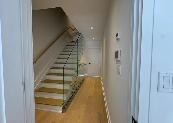 Brand New Chic Townhouse In Toronto Close To Yonge