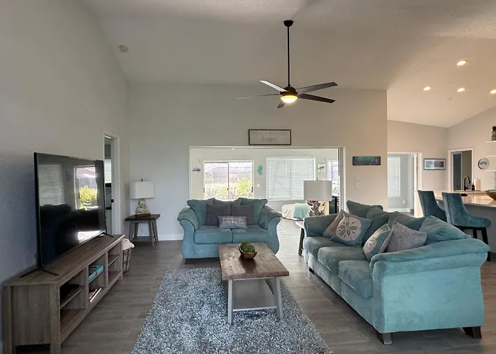 Canal-Front Oasis And Heated Pool - Close To Golf & Beaches