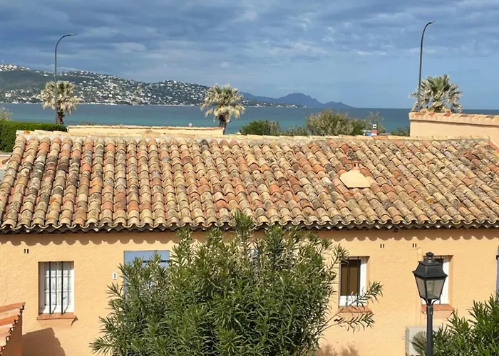 Appartement Classe 3 Etoiles Face A La Plage De La Nartelle Avec Place De Parking Privative