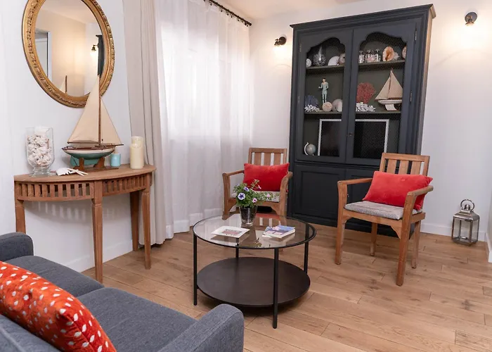 Les Petits Volets Appartements A 100M De La Mer