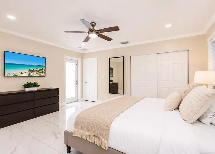 Breathtaking 5Br & 3Ba Villa Near Hollywood Beach