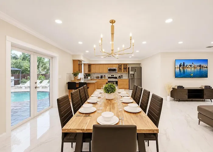Breathtaking 5Br & 3Ba Villa Near Hollywood Beach