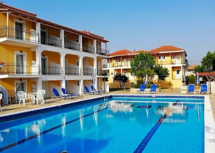 Village Inn Studios & Family Apartments