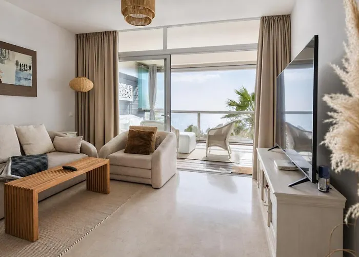 Topfloor Apartment With Terrace And Sea Views