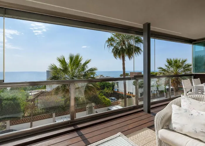 Topfloor Apartment With Terrace And Sea Views